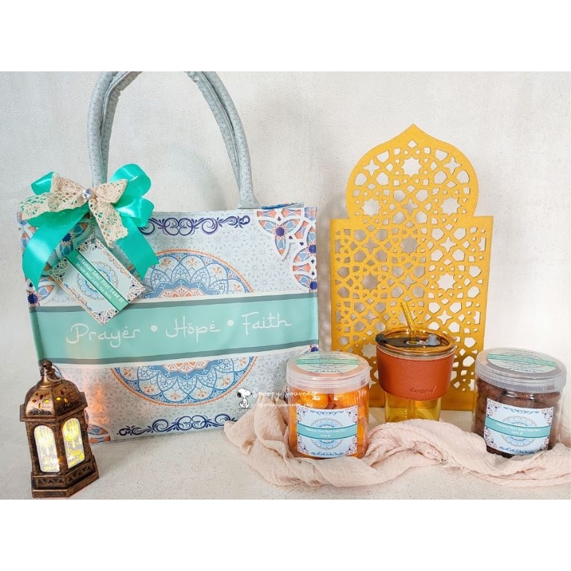 

Hampers Eid Mubarak