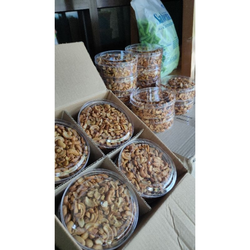 

KACANG METE TOPLES PRODUKSI TIAP HARI