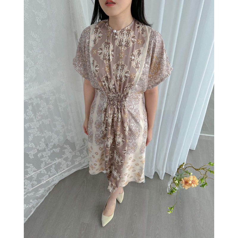 KANON - Inara Dress - Dress midi bahan silk motif batik