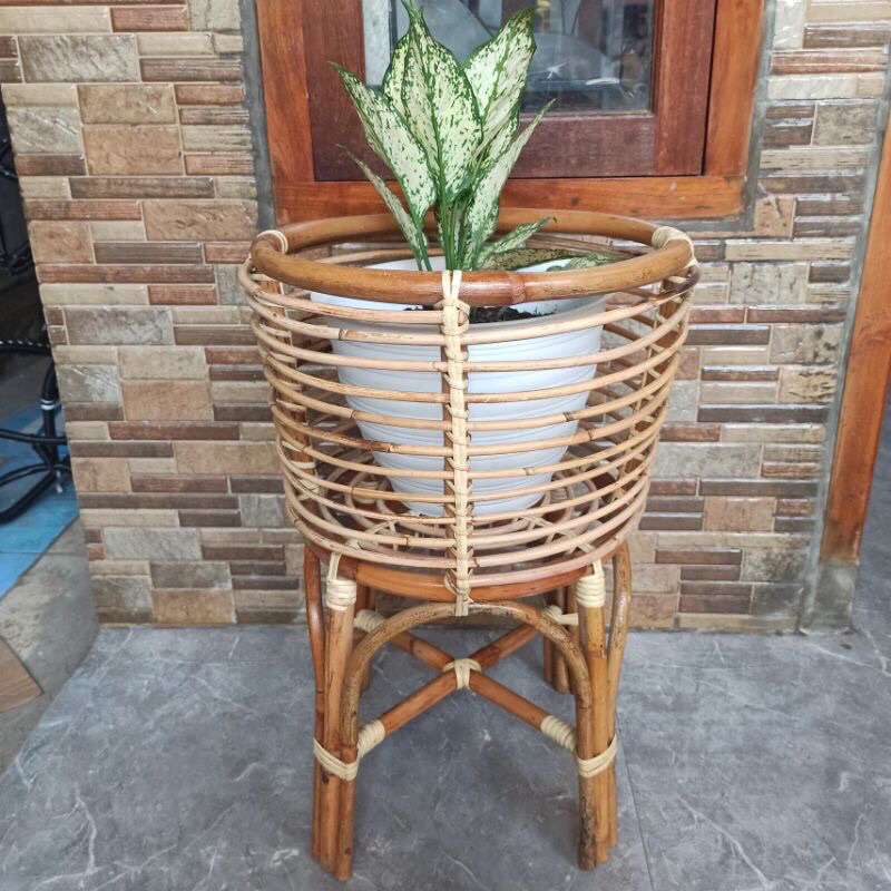 Standing Pot Rotan sintetis