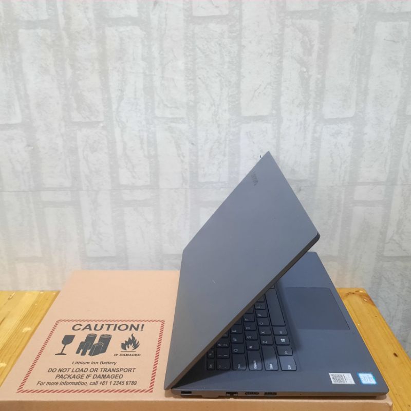 Laptop Lenovo V130-14|KB Cor i3-6006U Ram 8Gb/ Ram 4Gb/HDD 1TB Slim design Windows 10 intel HD Graphic 520