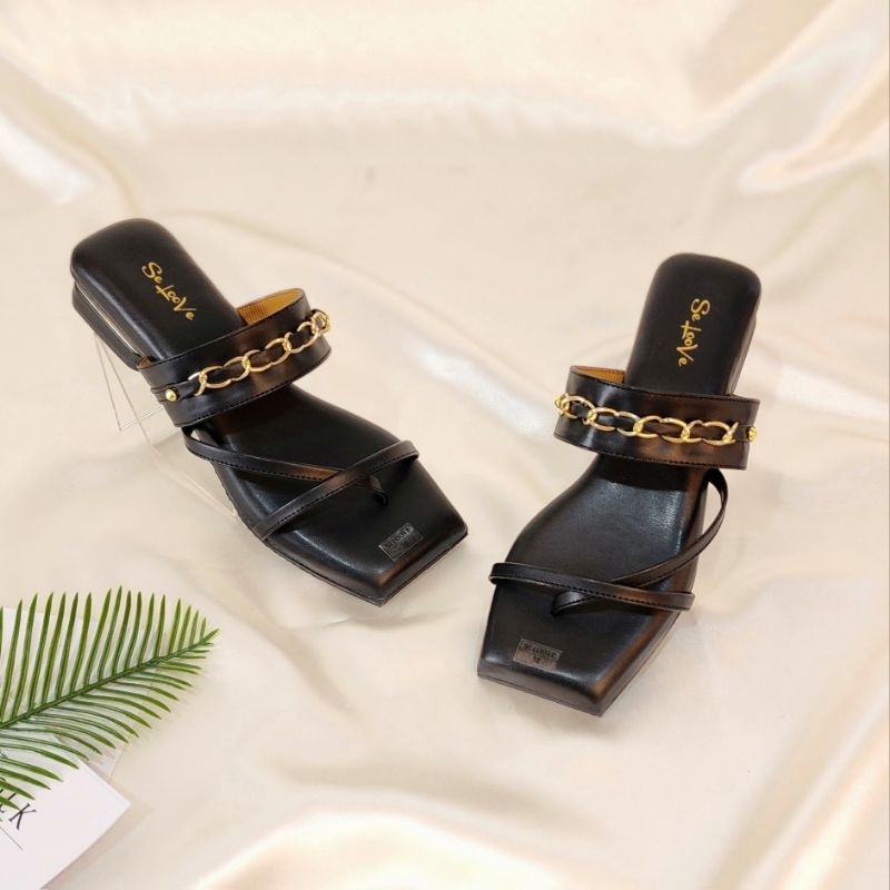 Arlaine Winnie Sandal Heel 3Cm / Sandal Rantai Wanita / Sandal Wanita Kekinian