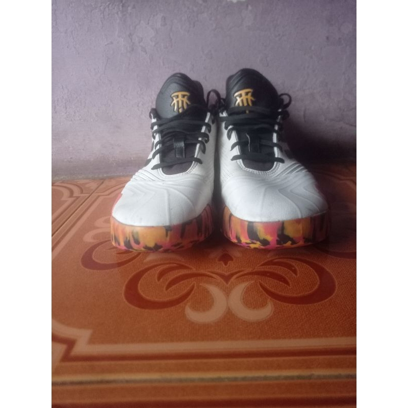 Adidas tmac millineium sepatu basket