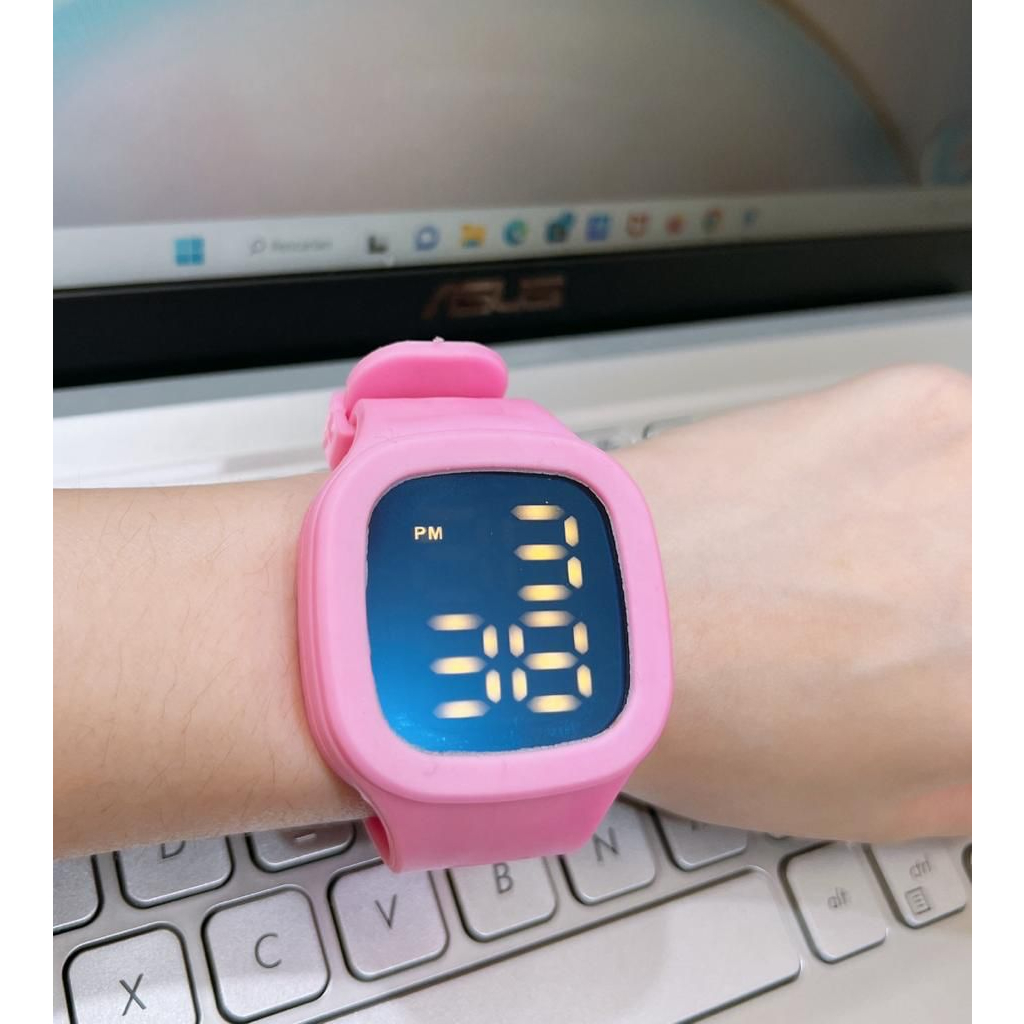 Jam Tangan Digital LED Wanita Pria Wanita Tahan Air / Jam Tangan Warna Warni