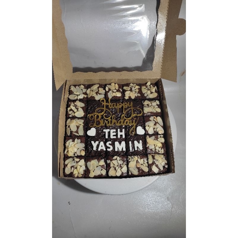 

fudgy brownies bday 20x20