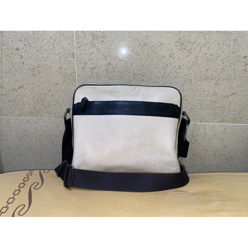 tas slempang sling bag brand Coach - full leather - putih