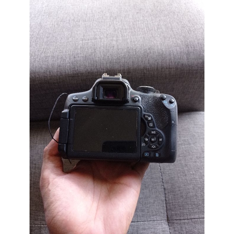 CANON 750D