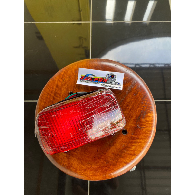 stoplamp lampu belakang tilas warna merah