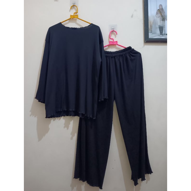 Preloved One Set Rib Knit Hitam bukan Vanilla Hijab Kienka Aleza