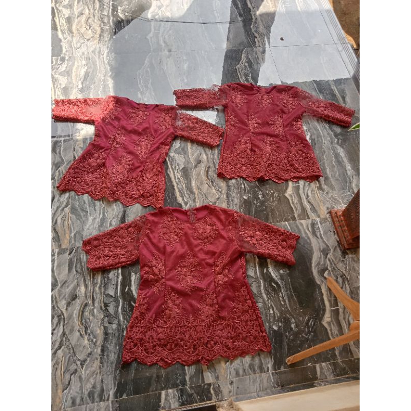 BLUS ATASAN BROKAT MERAH MAROON TERBARU