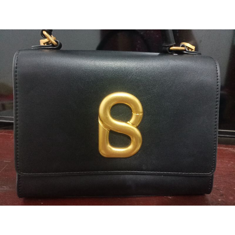 Alva sling bag with top handle Black (hitam) by buttonscarves preloved