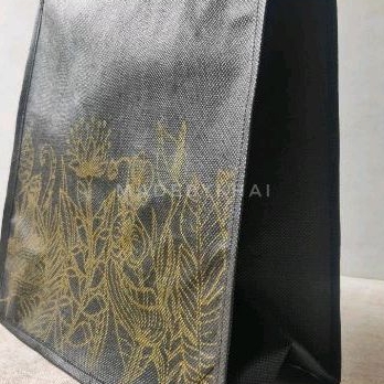 

Tas Spunbond Goodiebag Hampers Hitam