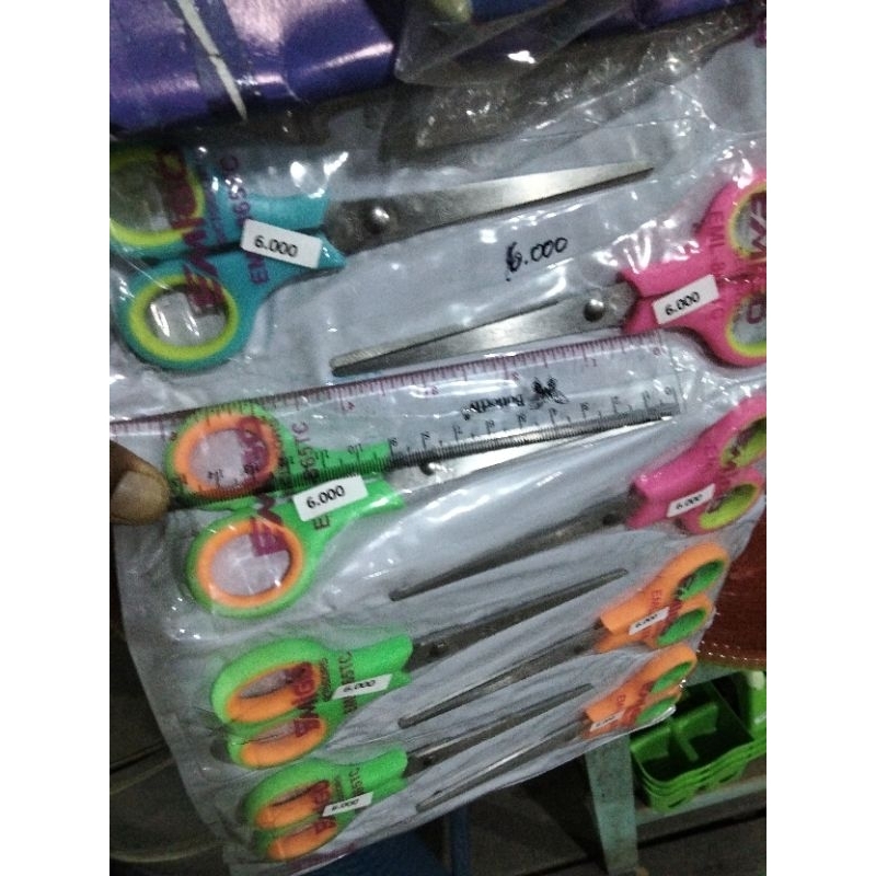 

Gunting tajam kuat ukuran 15cm