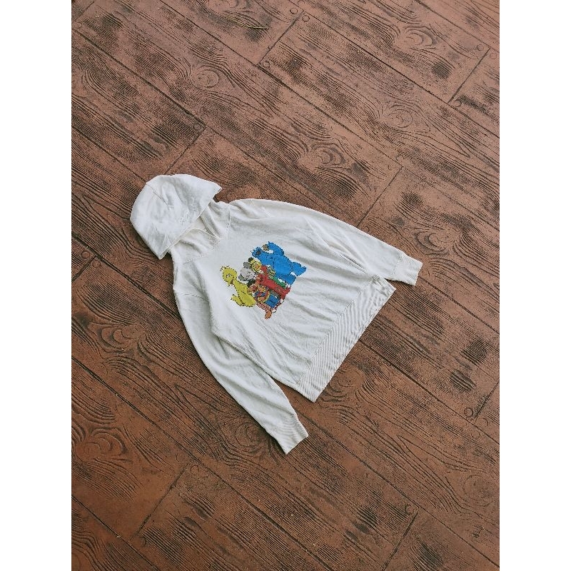 hoodie uniqlo sesame streets kaws