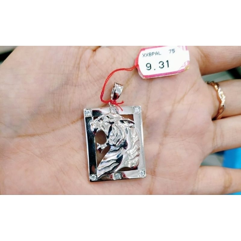 Liontin emas 75 macan kotak