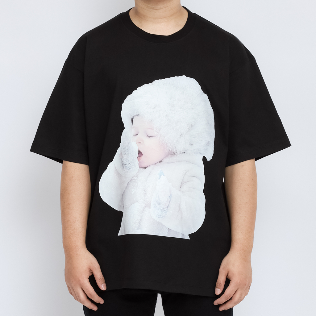 ADLV. Baby Face Snow Black Tee