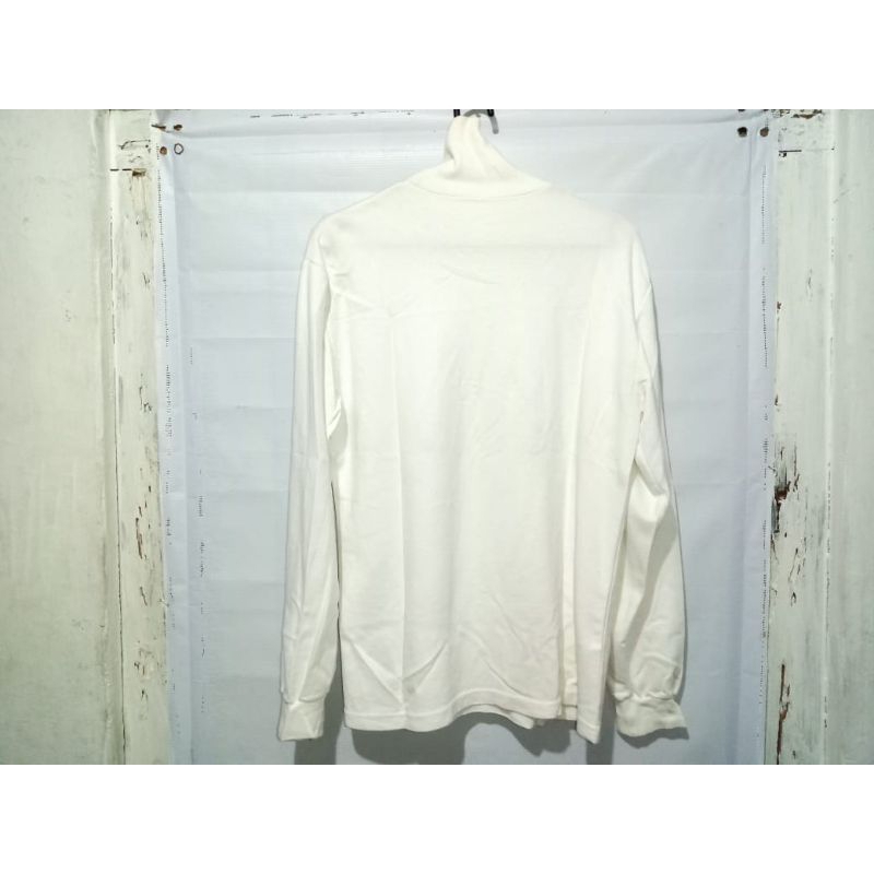 Kaos putih turtle neck pria