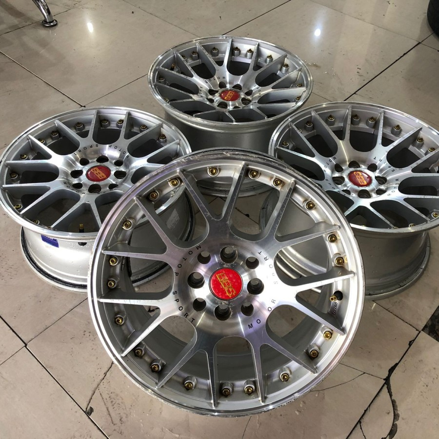 Velg Mobil Racing Bekas BBS R16X7-8,5 Lubang 4 ET30