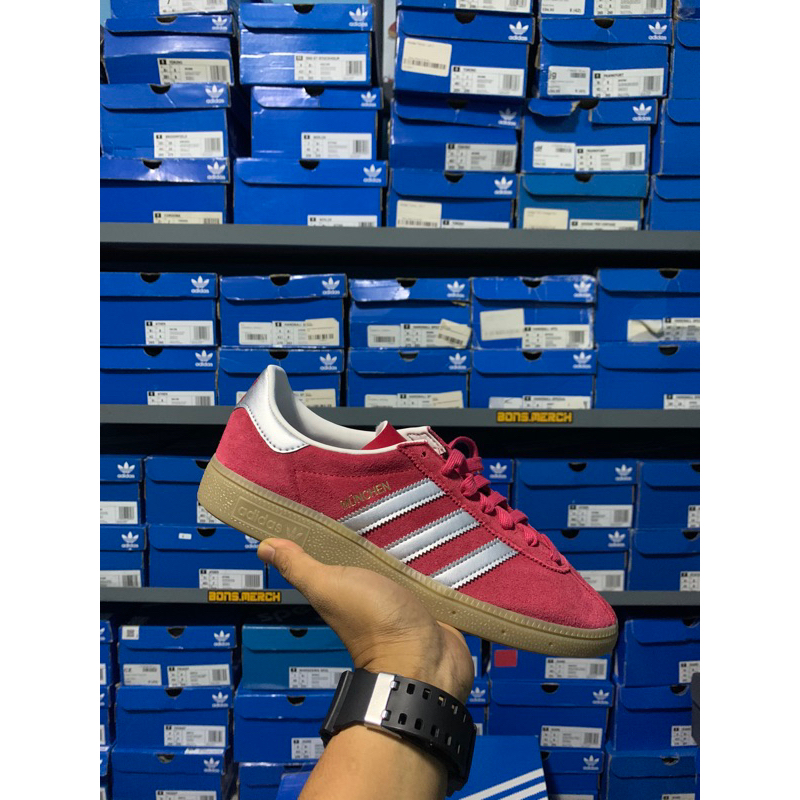 Adidas munchen red silver