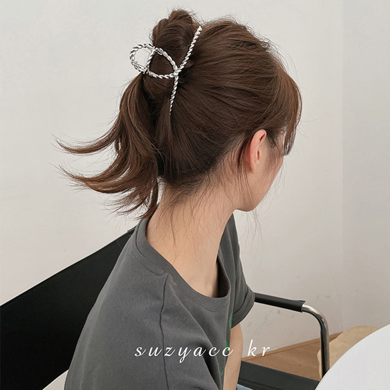 JEDAI BESI SILVER METAL HIGH QUALITY JEPIT JEPITAN RAMBUT BESAR STAINLESS COLOR SHARK HALF CIRCLE AKSESORIS WANITA KOREA KOREAN HAIRCLIP BIG HAIR CLAW SHINY GLOSSY