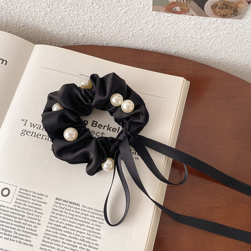 KOREAN BLACK SILK SCRUNCHIE WITH PEARL IKAT KARET KUNCIRAN RAMBUT SCRUNCHIES MEDIUM RING MUTIARA KAIN SATIN PITA PANJANG LONG RIBBON AKSESORIS WANITA KOREA