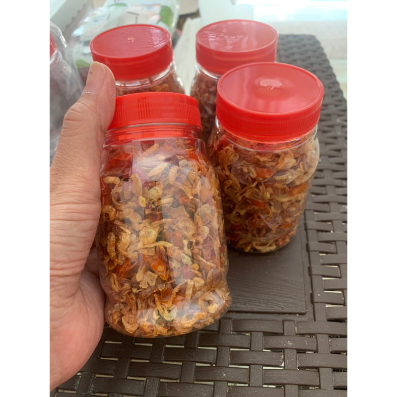 

sambel embe di buat dari bahan pilihan no msg di goreng dengan minyak kemasan bukan minyak curah