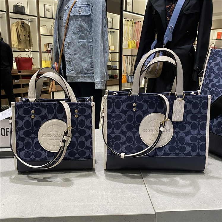 Coach Dempsey Carryall In Signature Jacquard With Stripe And Coach Patch Coach Tas Wanita Coach Tas Selempang Coach Bahu Wanita Coach Top Handle Bag