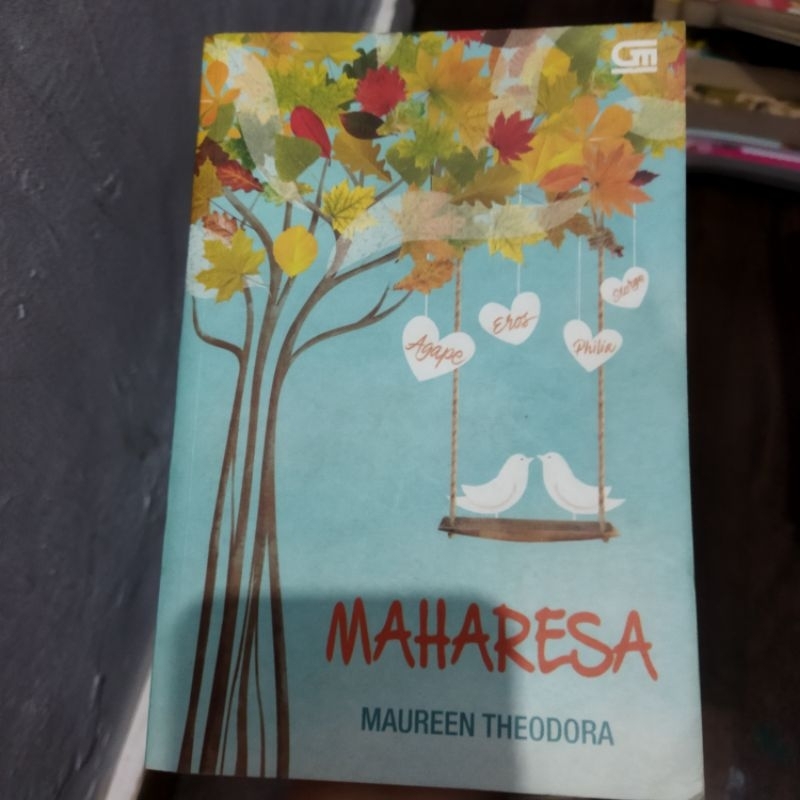 

(PRELOVED) SOFT COVER / MAHARESA - MAUREEN THEODORA