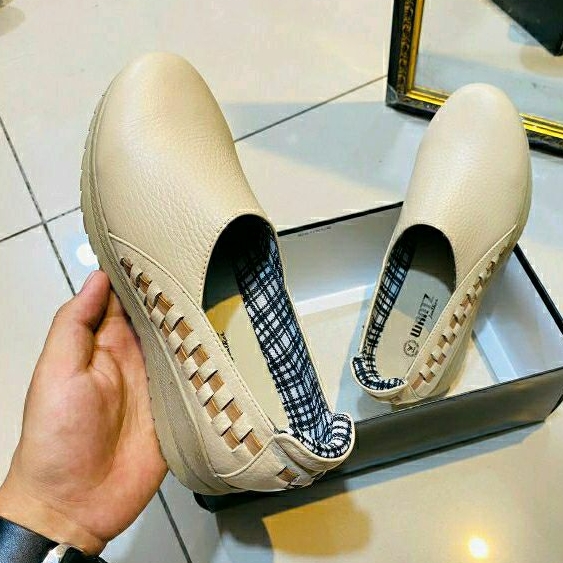 Sepatu Kulit Sapi Asli Wanita SlipOn Sneaker