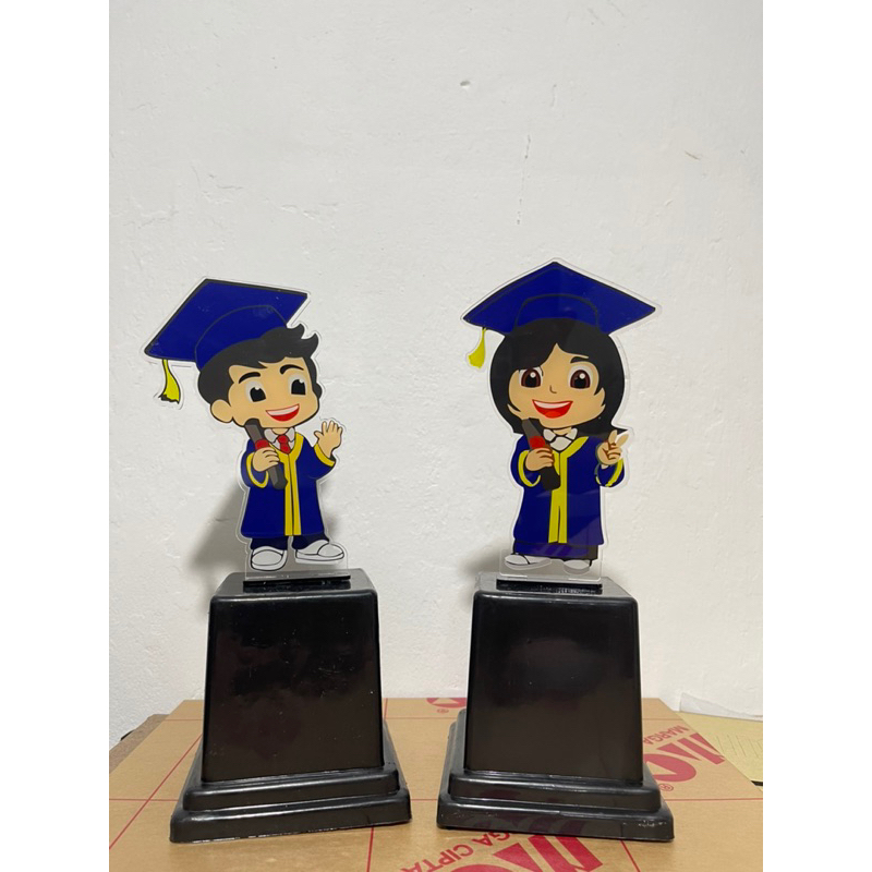 Piala Wisuda Sekolah Akrilik Custom Warna