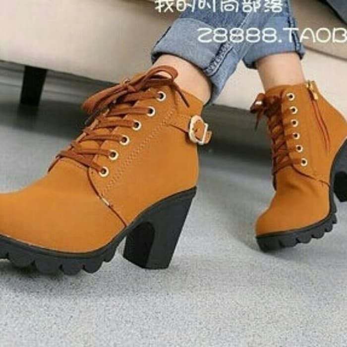 Sepatu Wanita Kekinian / Sepatu Sneakers Wanita Semi Boot Ziver Terlaris