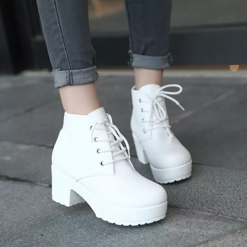 Sepatu Wanita Sneakers Kekinian Semi Boots Formal Wanita Terlaris