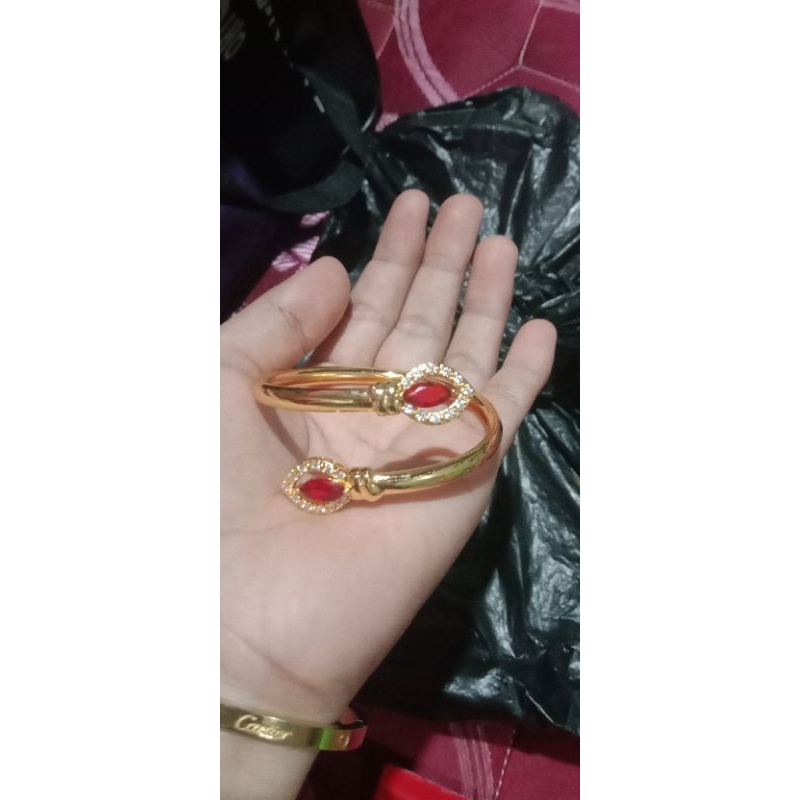 gelang mata merah