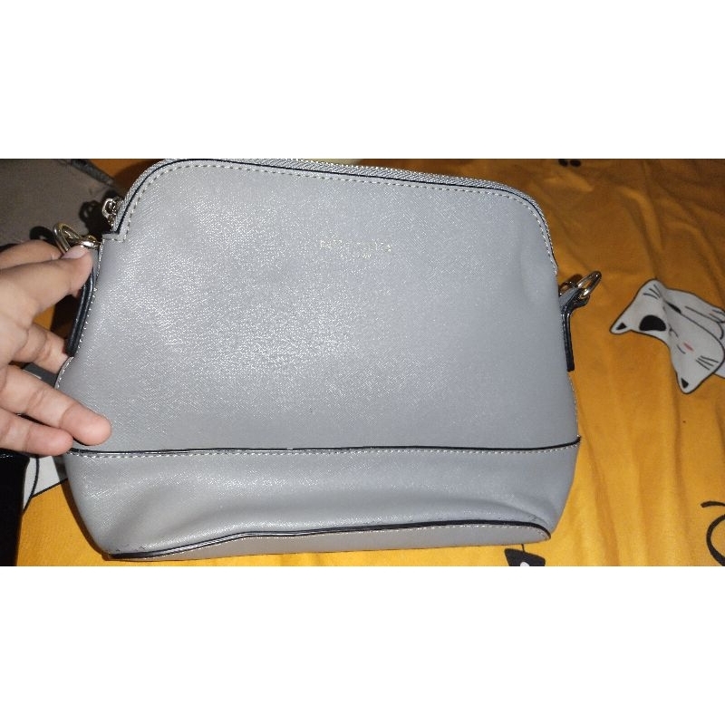 preloved tas selempang merk Della stella
