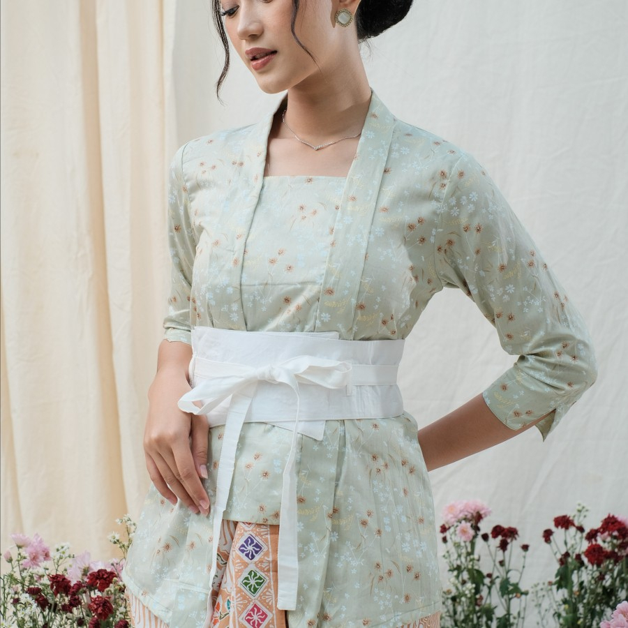 Kebaya Kutubaru Kalina Lengan 7/8 Meradelima Katun Hijau Sage Muda