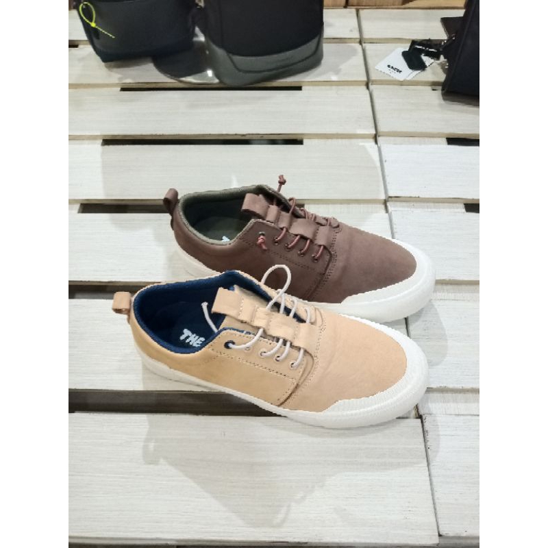 Sepatu Sneaker Pria Hush Puppies
