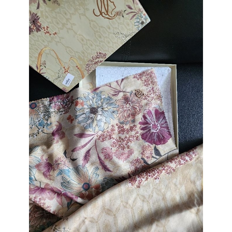 Shandya scarf by Heaven lights (preloved)