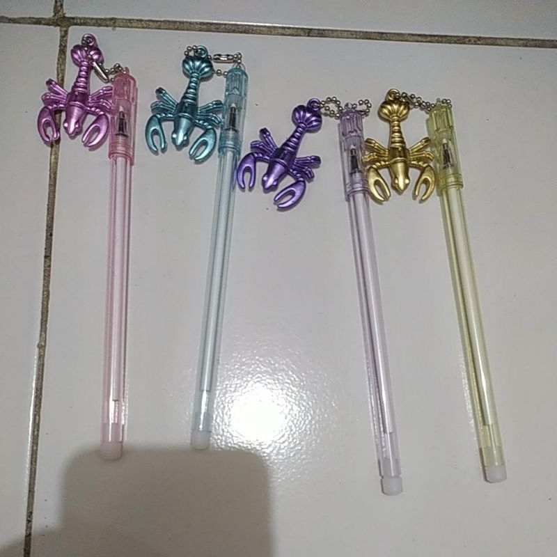

pulpen gantungan scorpio