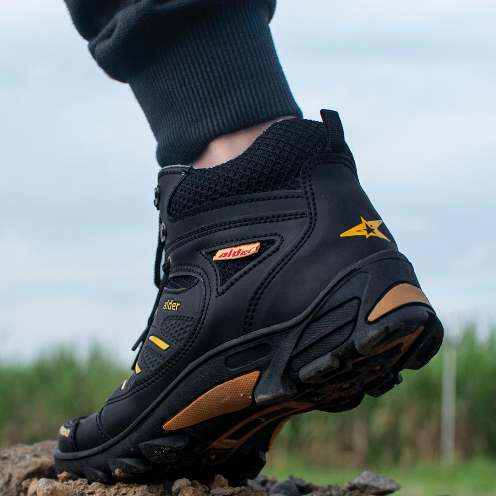 L-TRACK sepatu olahraga outdoor gunung boots pria tinggi Size 39-43 Sol men's hiking shoes karet upper kulit sintetis sepatu pria hiking terlaris keren