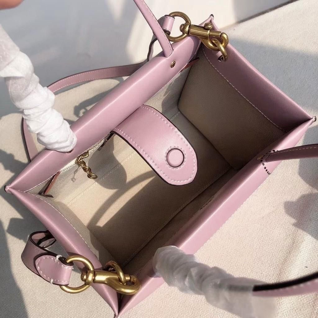 C9814 C8551 C5660 C5661 Original COACH Cashin Carry 22 with Trompe L'Oeil Print