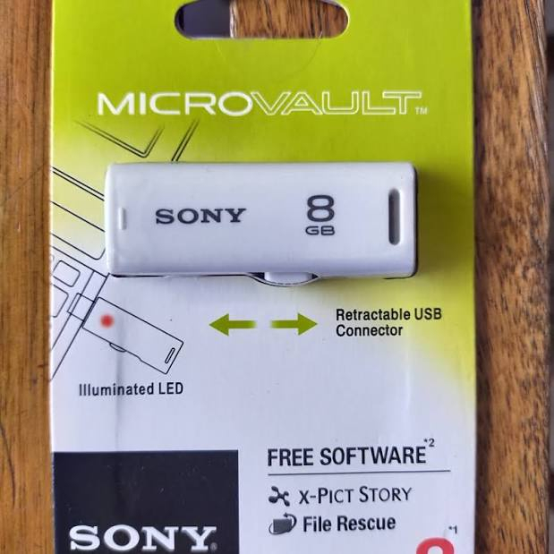 Flashdisk SONY 8 GB 2.0 USB Micro Vault