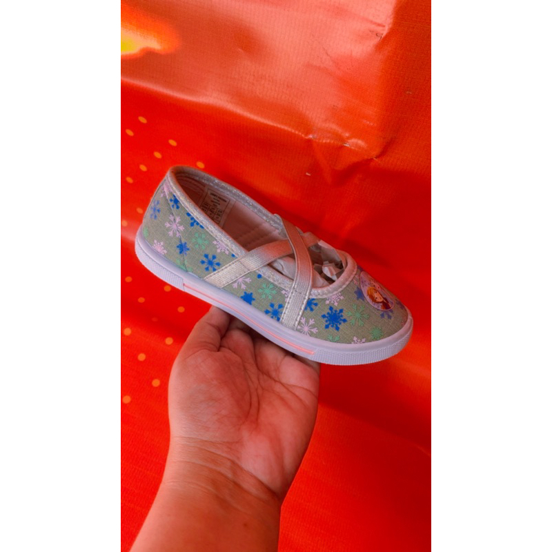 sepatu sport station