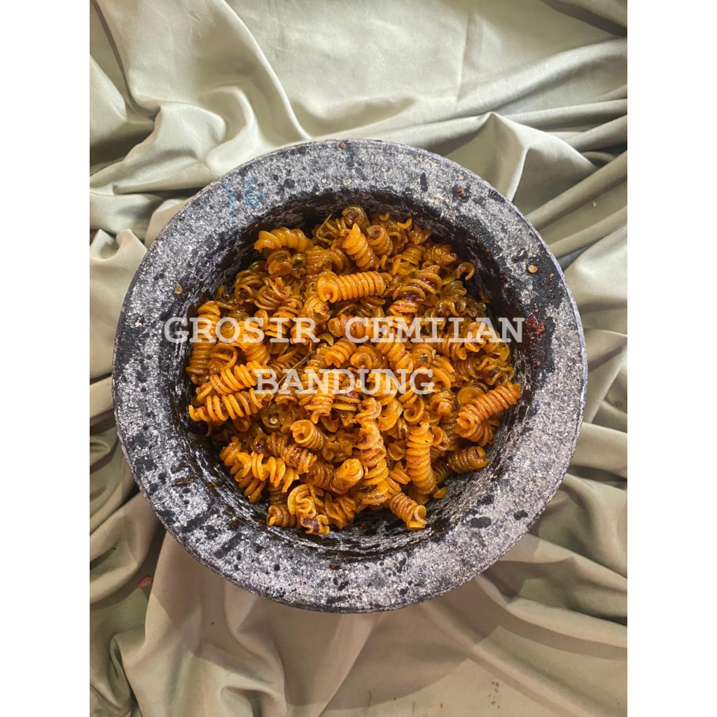 

Makaroni Spiral Pedas Daun Jeruk - Makaroni Spiral Calvi Snack 1 Kg