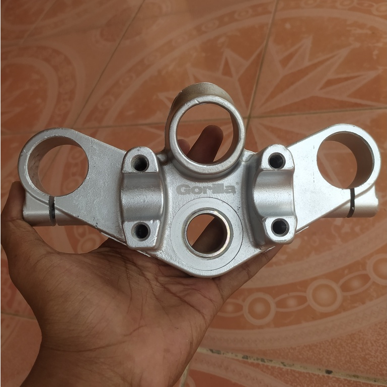 Segitiga atas T atas ninja rr gorilla