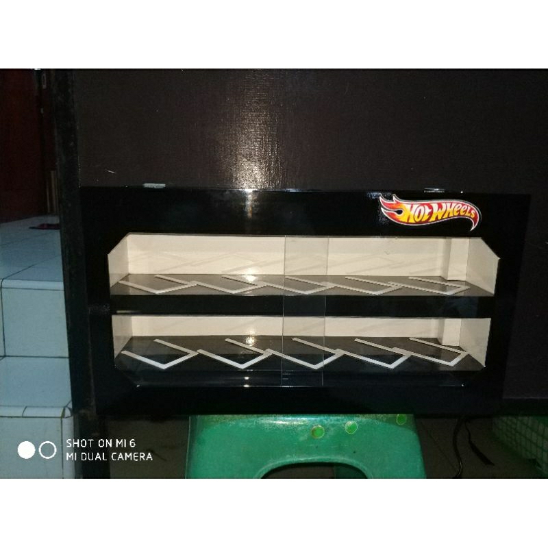 Rak Hotwheels atau diorama display akrilik isi 10 Lampu LED RGB dan remote wireless