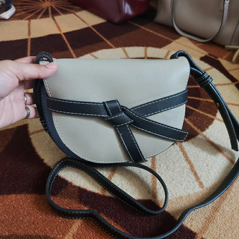 Sling ala Loewe