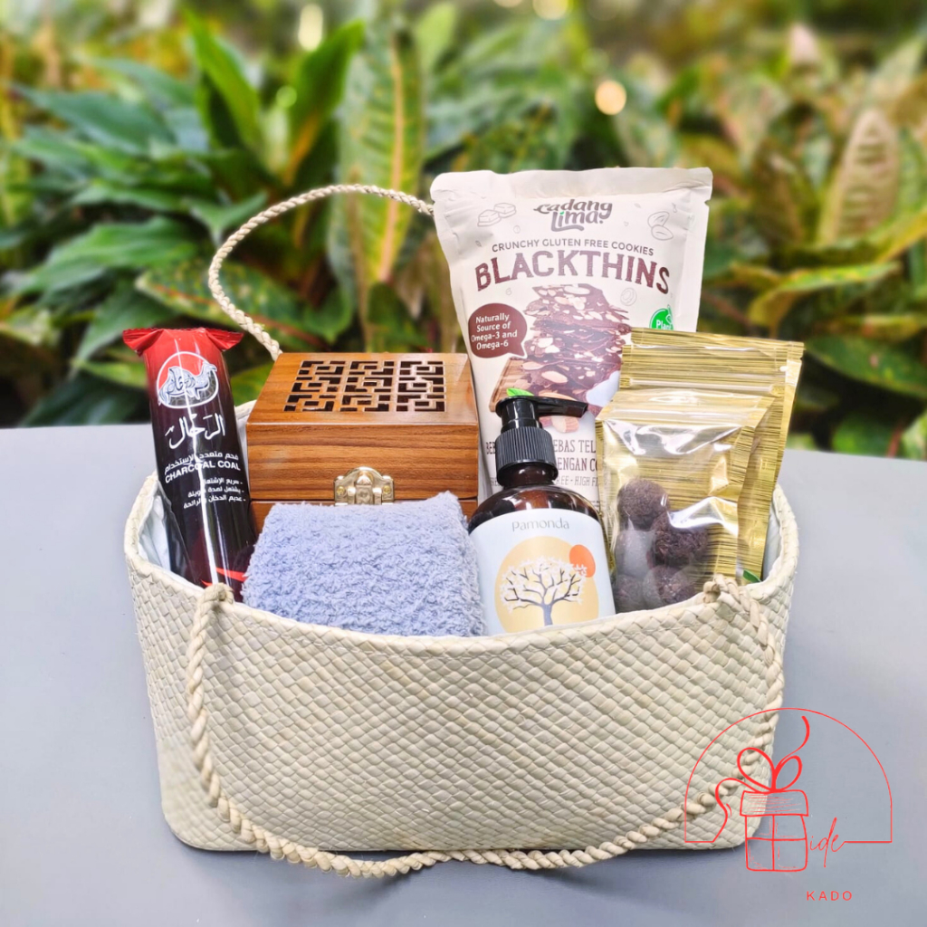 

Hadiah Umrah / Hadiah untuk yang Akan Berangkat atau Pulang Umrah.