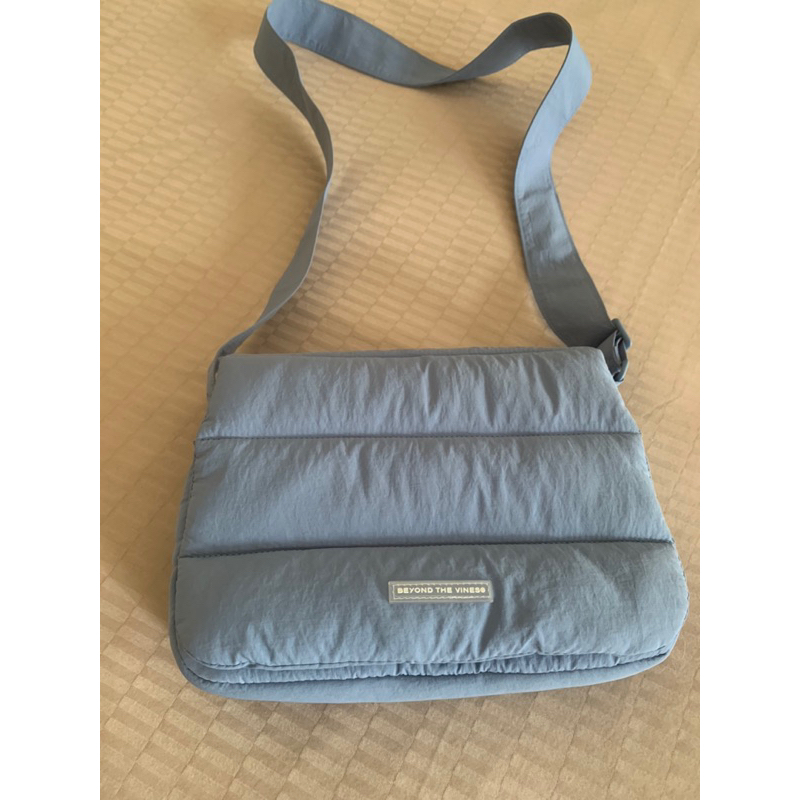 Beyond The Vines poofy bag preloved