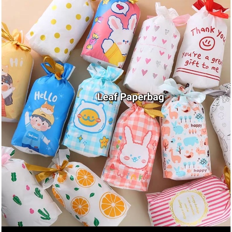 

(5 pcs) kemasan serut plastik pita motif isi 5 pcs motif dino unicorn / plastik bingkisan snack / plastik ultah anak / birthday ulang tahun / goodie bag souvenir / cookies minion biru kuning / kemasan / kantong serut motif pita / warna pastel