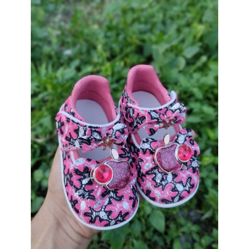 khainuna sepatu anak perempuan bunyi pita apel size 22-25